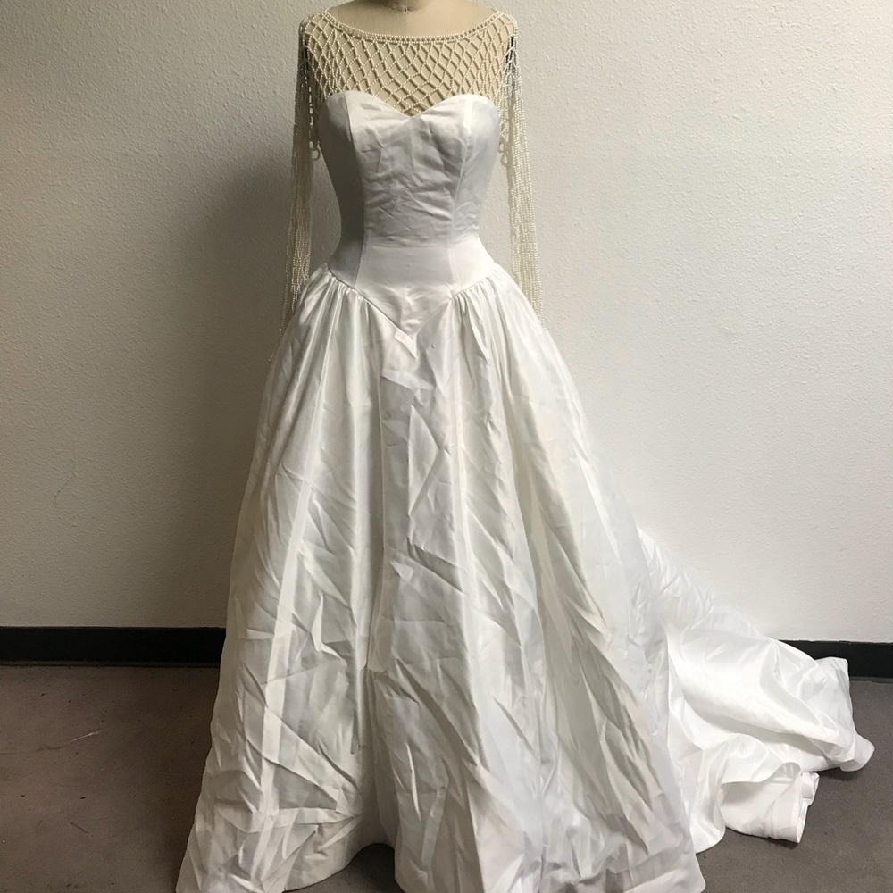 Monique Luo Wedding Dress - size 6 - Brand New